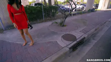 Aaliyah Hadid - Bang Bus photo 3