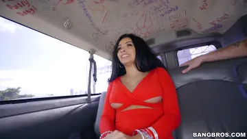 Aaliyah Hadid - Bang Bus photo 6