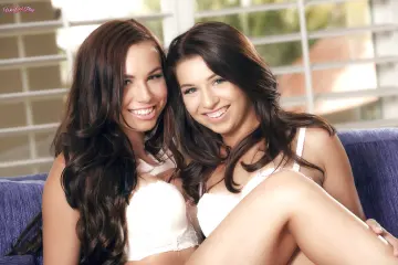 Aidra Fox & Ariana Grand - whengirlsplay photo 9