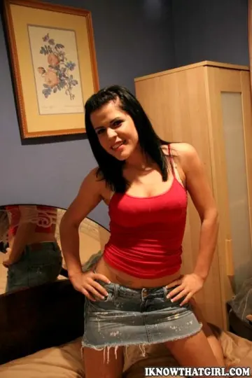 Amber & Chloe - I Know That Girl photo 6