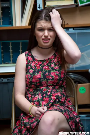 Anastasia Rose - Shoplyfter photo 10