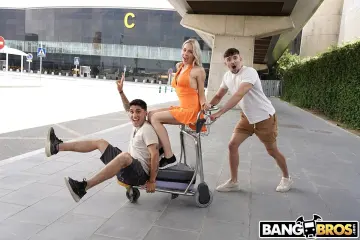 Angie Lynx, Papi Rodriguez & Yeri Blue - Public Bang photo 6