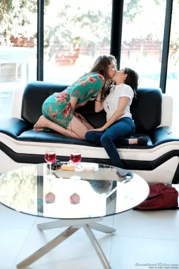 April Oneil & Elena Koshka - SweetHeartVideo photo 9