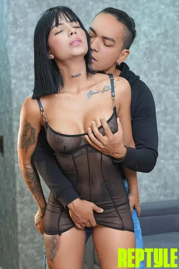 Athenea Rose & Axl Rey - Oye Loca photo 4