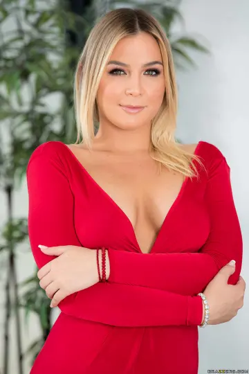 Blair Williams - Baby Got Boobs photo 5