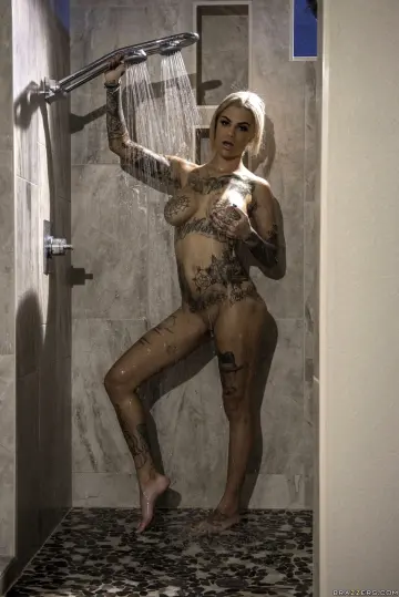 Bonnie Rotten & Small Hands - Brazzers photo 2