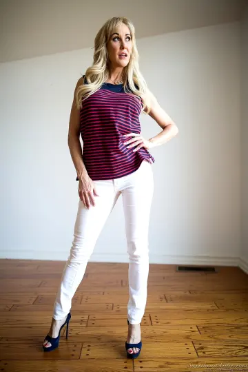 Brandi Love & Zoe Bloom - SweetHeartVideo photo 7
