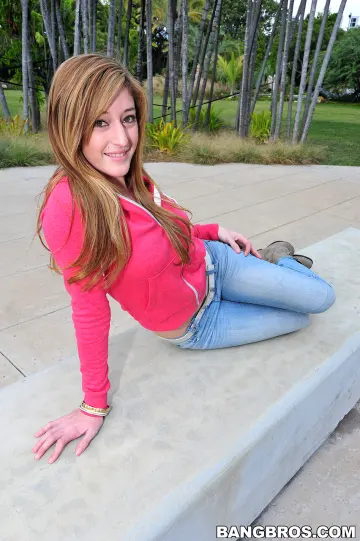 Casana Lei - Big Mouthfuls photo 5