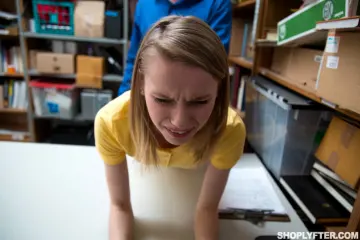 Catarina Petrov - Shoplyfter photo 6