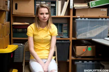 Catarina Petrov - Shoplyfter photo 9