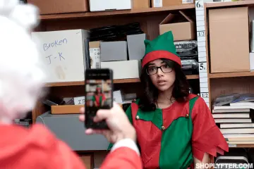 Elle Voneva, Harmony Wonder & Romeo Price - Shoplyfter photo 2