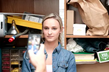 Emma Hix - Shoplyfter photo 3