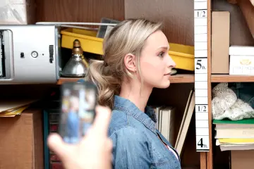 Emma Hix - Shoplyfter photo 8