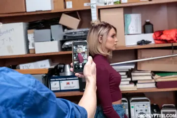 Emma Hix & Wrex Oliver - Shoplyfter photo 9