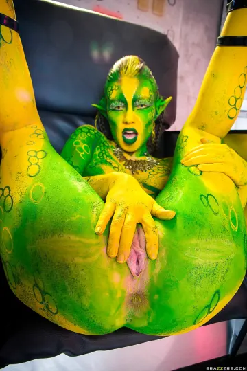 Eva Parcker & Tiffany Doll photos