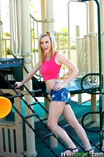 Exxxtrasmall Model - Exxxtra Small photo 6
