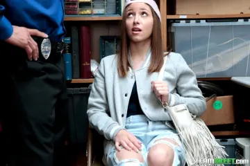 Hayden Hennessy - Shoplyfter photo 6