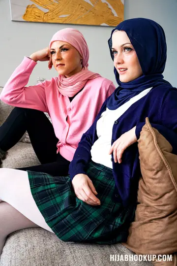 Jade Valentine, Ruby Moon & Brad Sterling - Hijab Hookup photo 14