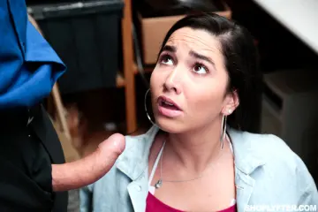 Karlee Grey - Shoplyfter photo 7