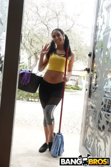 Kiarra Nava Hoe & Peter Green - My Dirty Maid photo 4