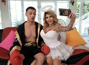 Kitana Montana & Johnny Love - MomIsHorny photo 2