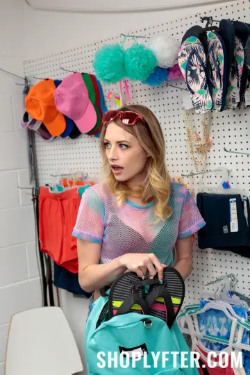Kyler Quinn & Nadia Noja - Shoplyfter photo 9