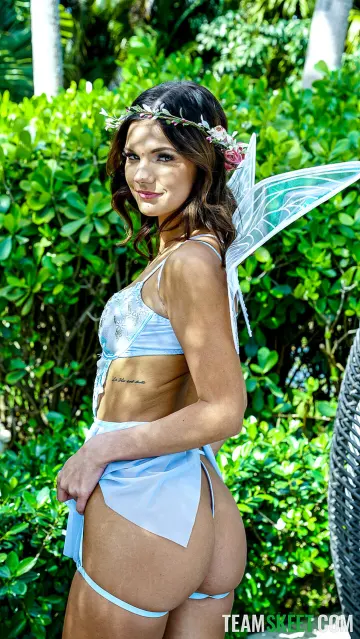 Lacy Tate - Exxxtra Small photo 2