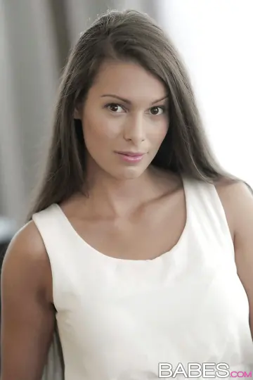 Lia Taylor - Babes photo 8