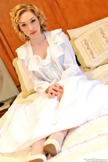 Lily Labeau & Xander Corvus - SweetSinner photo 3