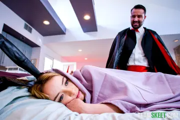 Maria Kazi & Romeo Mancini - Exxxtra Small photo 5