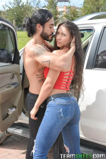 Mariana Lopez & Mario Leon - Oye Loca photo 3