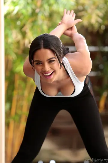 Maya Bijou - RealityJunkies photo 18