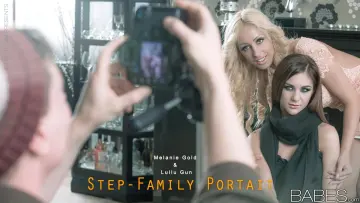 Melanie Gold - Babes photo 4
