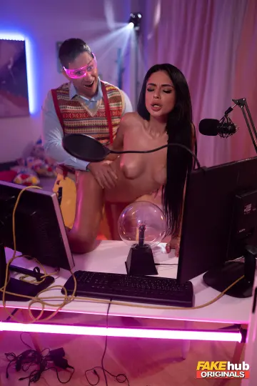 Mia Trejsi & Brad Knight - FakeHub photo 18