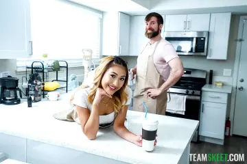 Mina Luxx & Chris Epic - Exxxtra Small photo 9