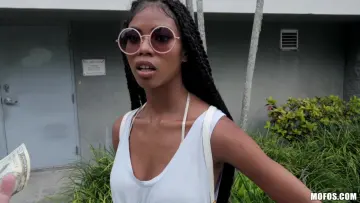 Nia Nacci - Public Pickups photo 4