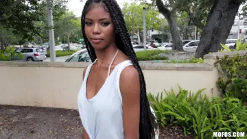 Nia Nacci - Public Pickups photo 9