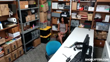 Nia Nixon & Wrex Oliver - Shoplyfter photo 17