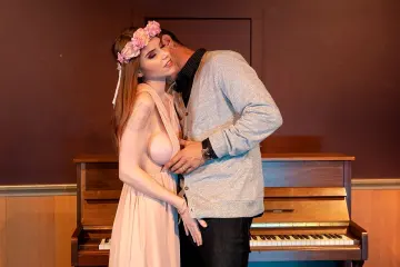 Pepper Hart - Babes photo 5