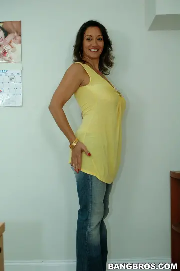 Persia Monir - BangBros photo 3