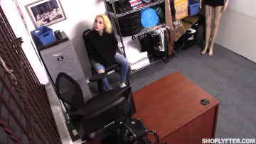 Peter Green & Skylar Vox - Shoplyfter photo 5