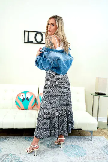 Reagan Lush & Conor Coxxx - PervMom photo 11