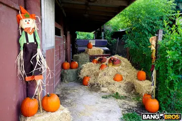 Rose Monroe, Ivy Rose & Valentina Jewels - BangBros photo 3
