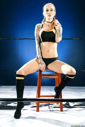 Sarah Jessie - Hot And Mean photo 2