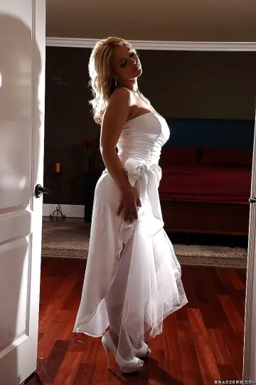 Sarah Vandella - Hot And Mean photo 14