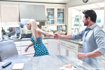 Savannah Sixx, Honey Blossom & Tommy Gunn - Family Strokes photo 8