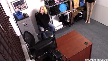 Skylar Vox & Peter Green - Shoplyfter photo 16