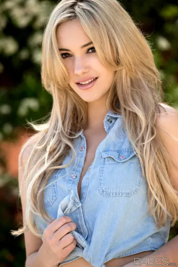 Sophia Knight - Babes photo 5