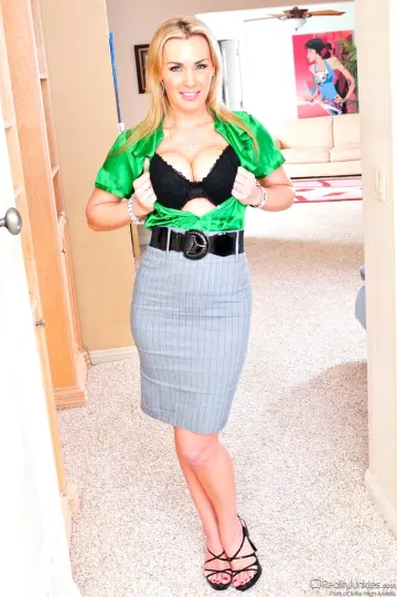 Tanya Tate - RealityJunkies photo 15