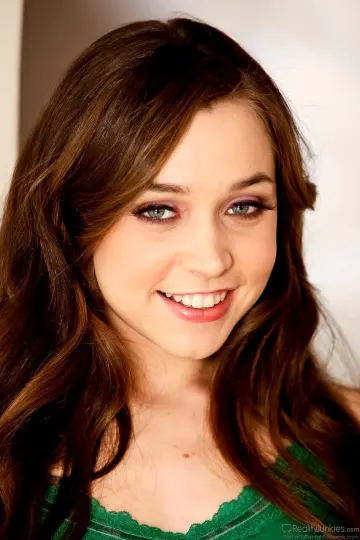 Tiffany Star - RealityJunkies photo 4